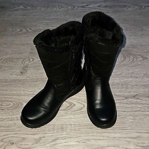 Women's size 8 Totes Black All-Weather Boots - Faux Fur & Double Zipper